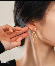 Load image into Gallery viewer, Gold Cat Earrings

